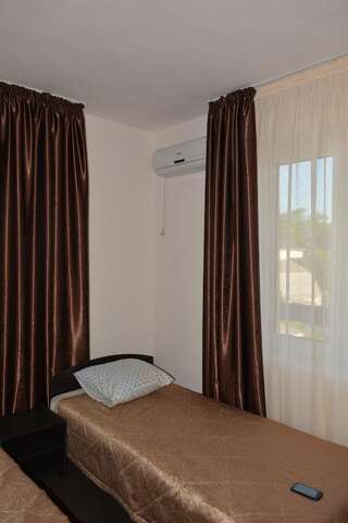 Гостиница Терская 33А Анапа Стандартный двухместный номер с 1 кроватью или 2 отдельными кроватями-5